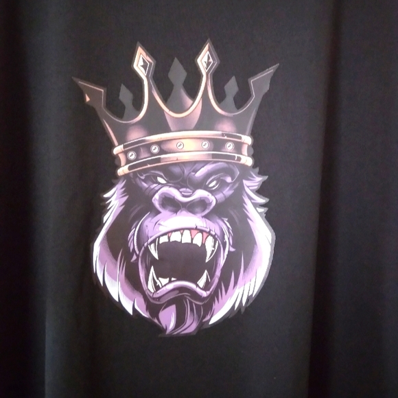 💥 CLOSET CLOSING SALE 💥 Amazon Essentials Men's Graphic Tshirt - Picture 4 of 5